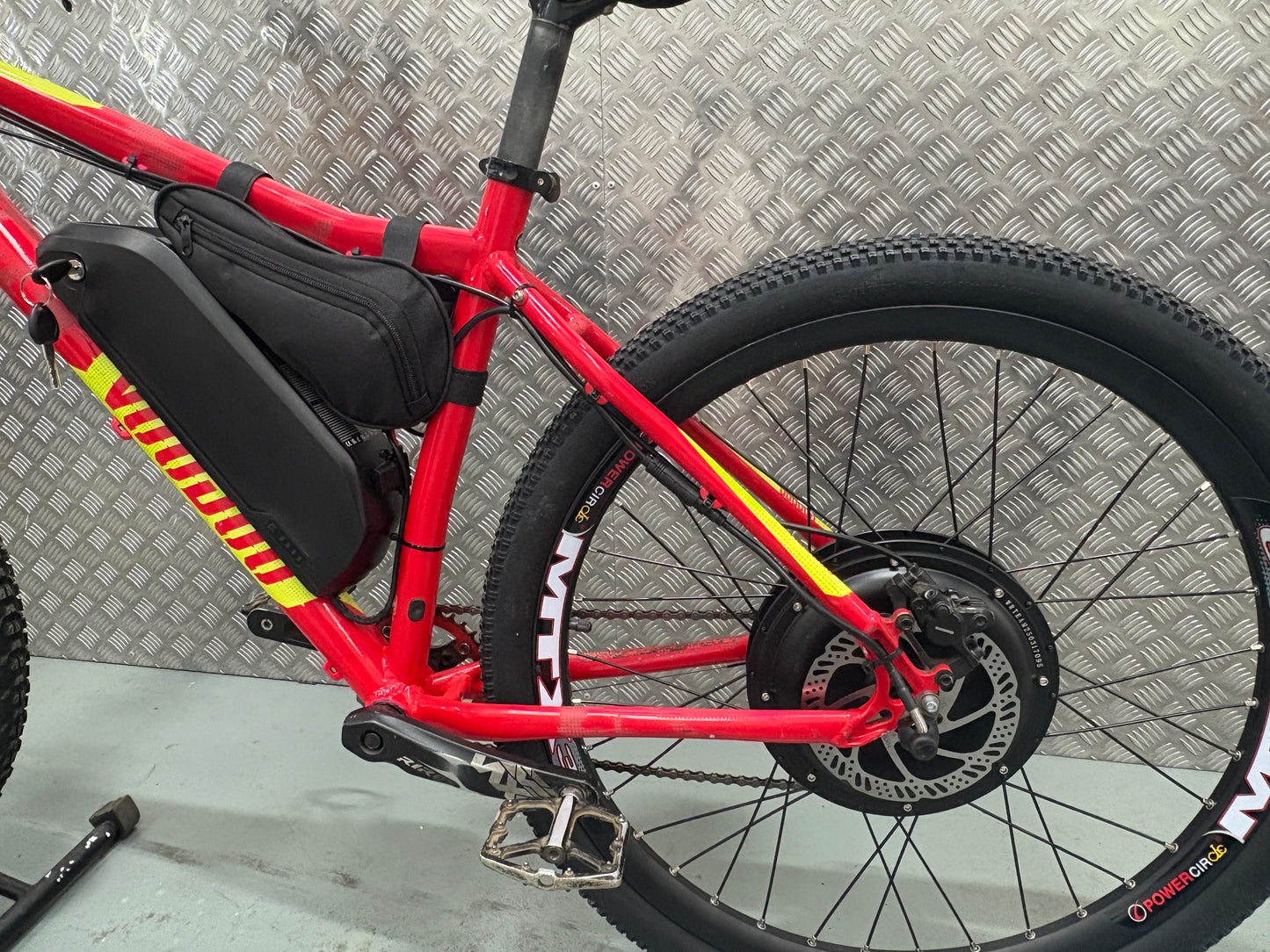 Voodoo hoodoo 1000w 48v e bike