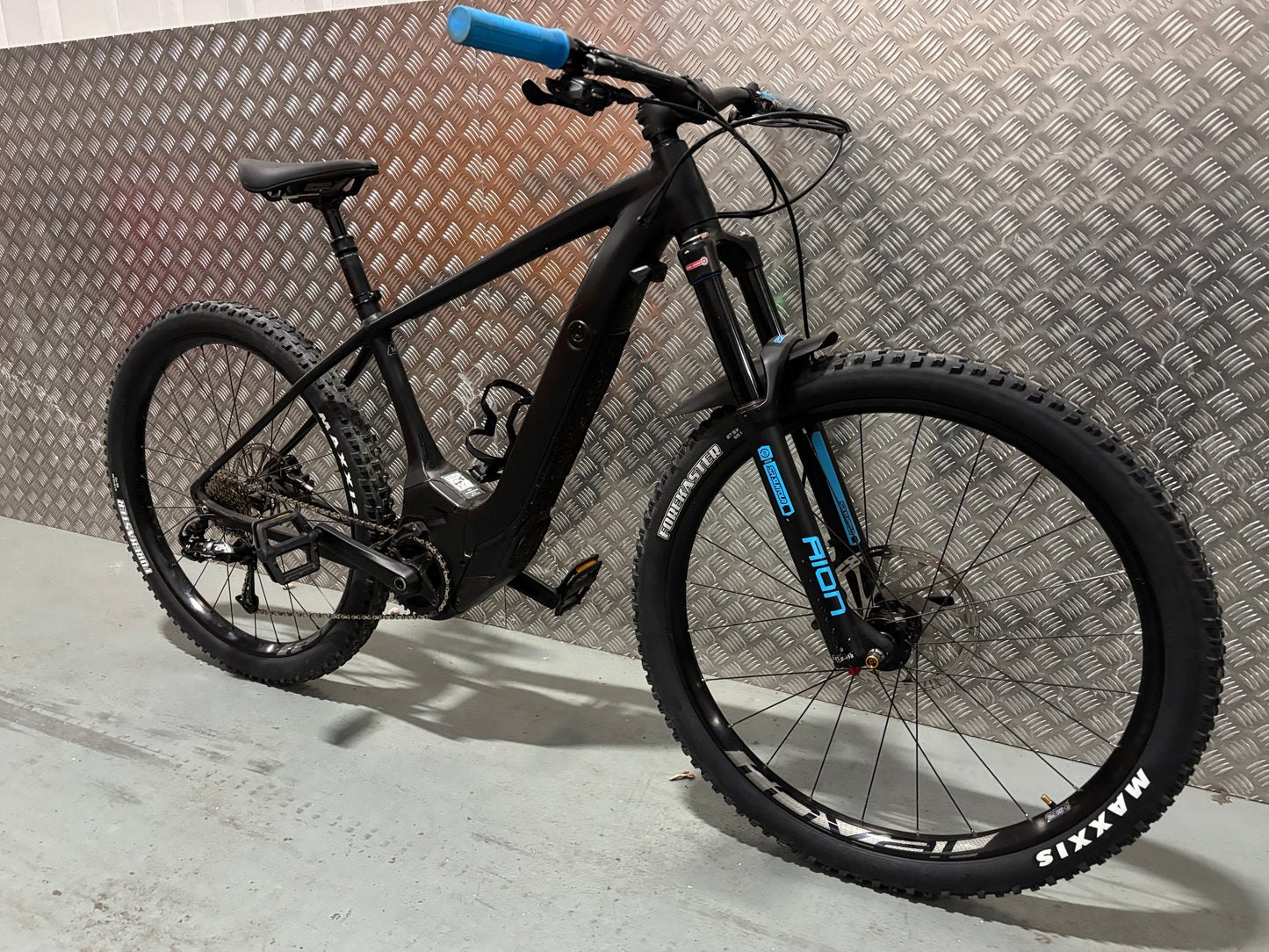 Specialized levo turbo hardtail mountain bike