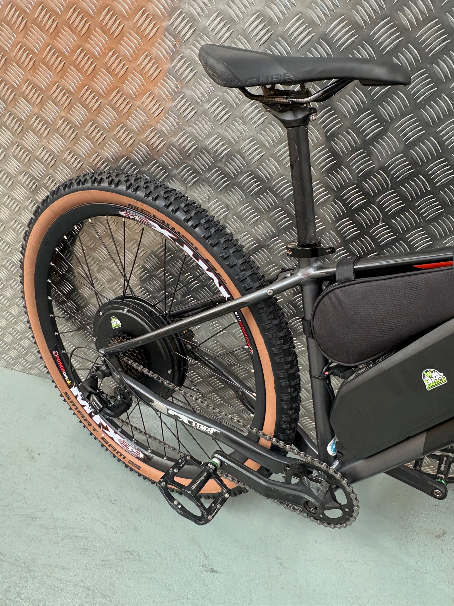 Cube attention 1000w 48v e bike