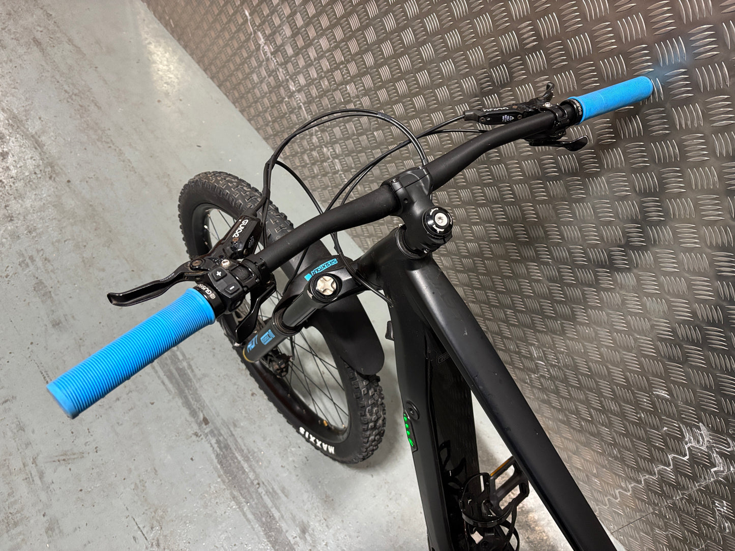Specialized levo turbo hardtail mountain bike