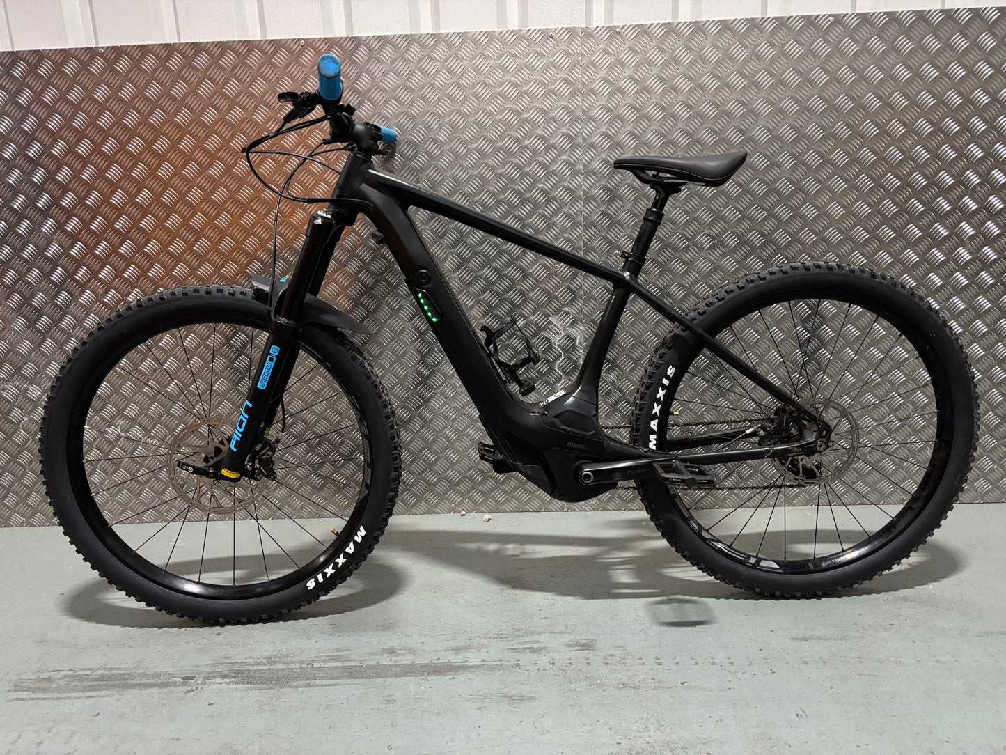 Specialized levo turbo hardtail mountain bike