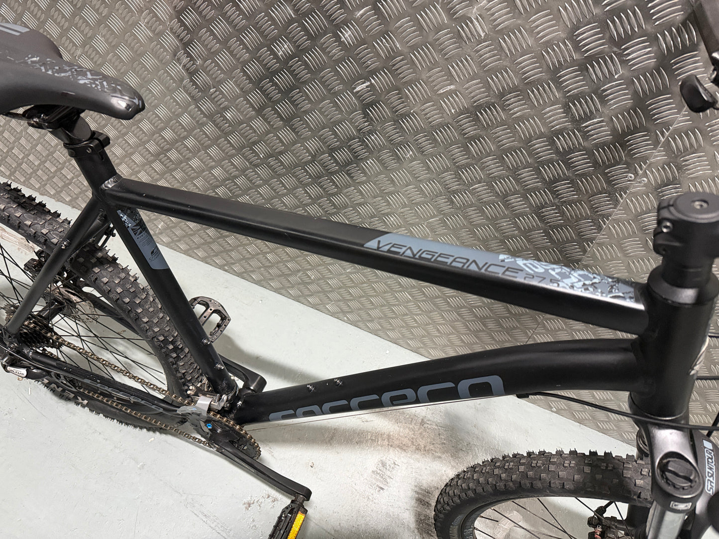 Carrera Vengeance XL frame (22”) 27.5 Inch Wheels Mountain Bike Bicycle Black