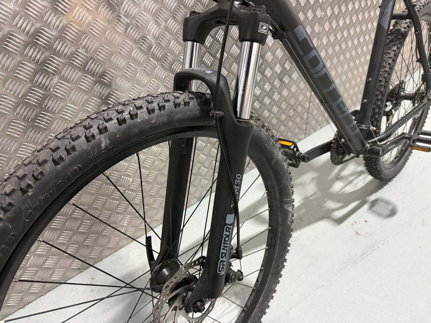 Carrera Vengeance XL frame (22”) 27.5 Inch Wheels Mountain Bike Bicycle Black