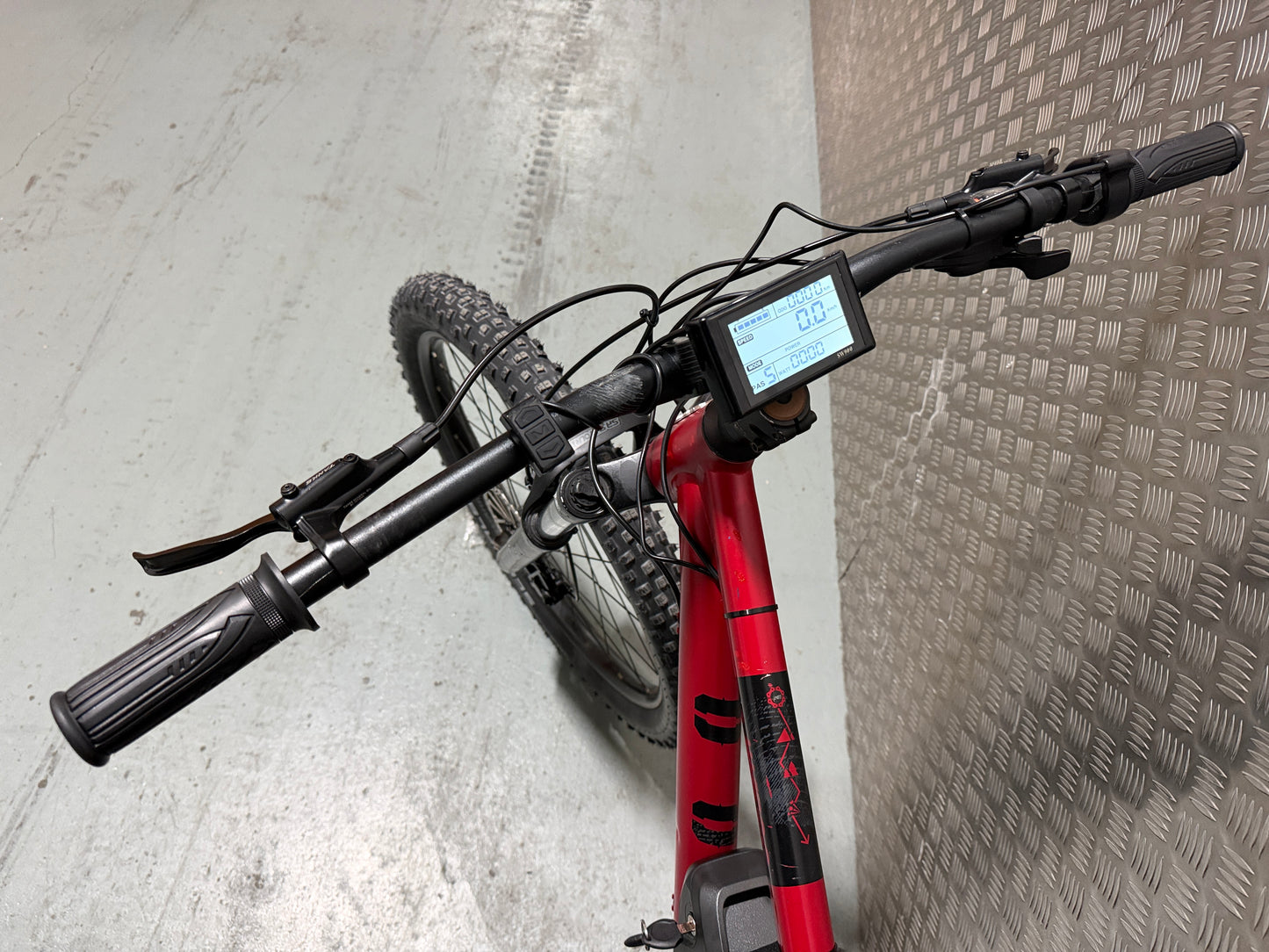 Voodoo wazoo 1000w 48v electric e bike